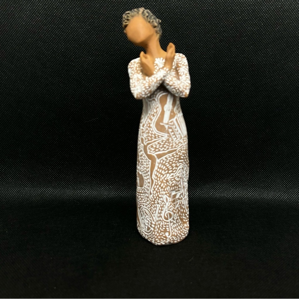New in box Willow Tree Music speaks figurine (darker skin tone)